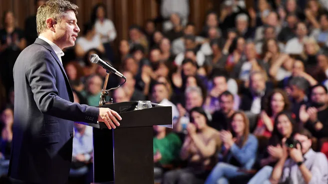 Axel Kicillof viaja a España, busca inversiones y refuerza su perfil nacional